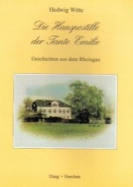 Auf einem gelben Hintergrund ist ein rechteckiges BIld, auf dem, gezeichnet, eine Wiese, Himmel, Bäume und ein beiges Gebäude zu erkennen ist. Der Titel "Die Hauspostille der Tante Emilie" ist in geschwungener Schrift dargestellt.