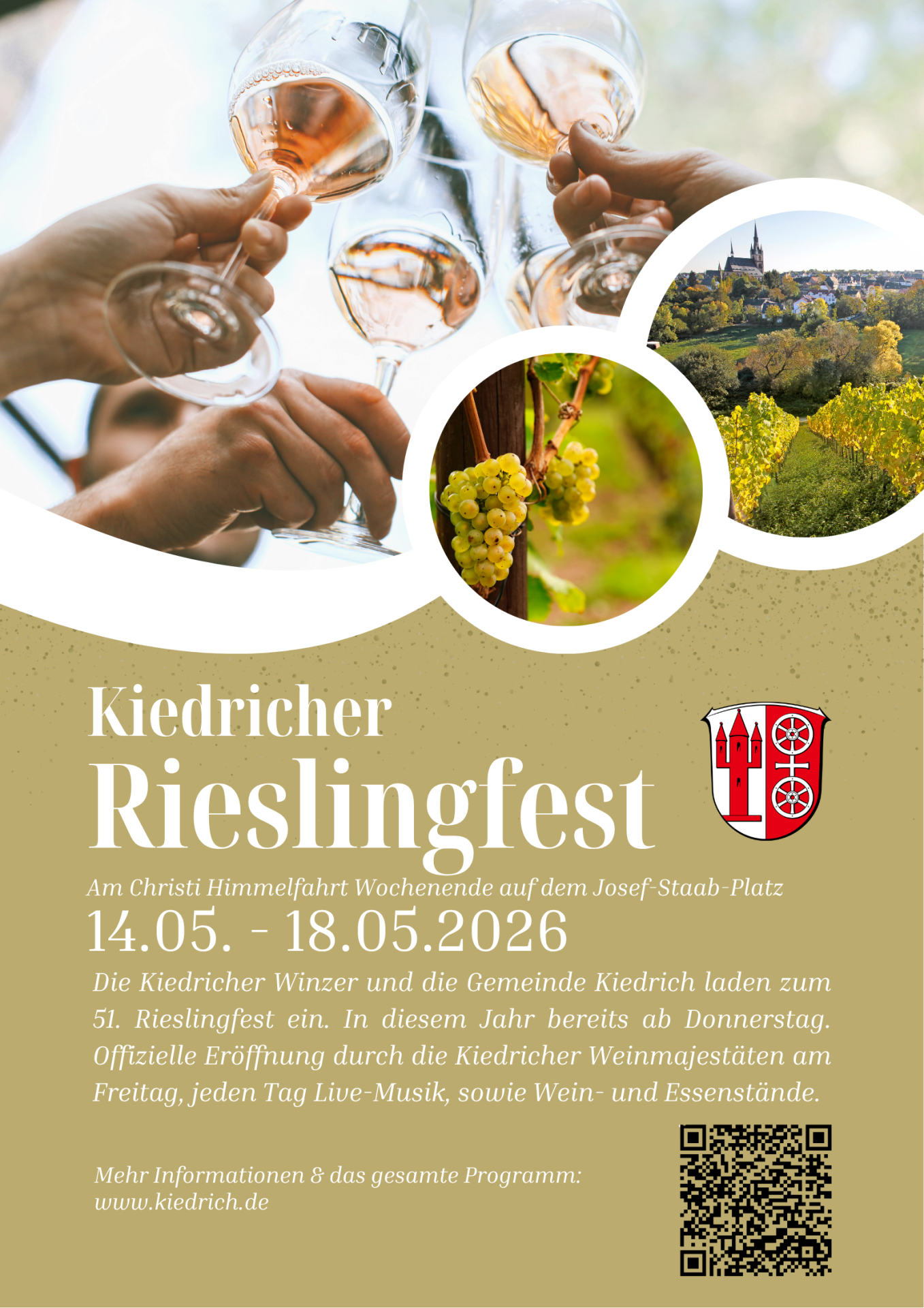 Man sieht drei Hände, die Weingläser halten, die mit Rose gefüllt sind und anstoßen. Rechts unten ist ein weißer kreisförmiger Rahmen, in dem ein Blick auf Weinreben, Bäume, Häuser und einer Kirche dargestellt wird. Links davon ist der gleiche Rahmen mit grünen Trauben am Rebstock. Unter den Bildern ist Text für eine Plakatwerbung.