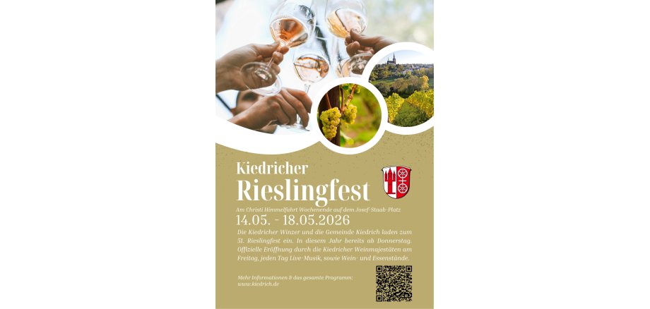 Man sieht drei Hände, die Weingläser halten, die mit Rose gefüllt sind und anstoßen. Rechts unten ist ein weißer kreisförmiger Rahmen, in dem ein Blick auf Weinreben, Bäume, Häuser und einer Kirche dargestellt wird. Links davon ist der gleiche Rahmen mit grünen Trauben am Rebstock. Unter den Bildern ist Text für eine Plakatwerbung.