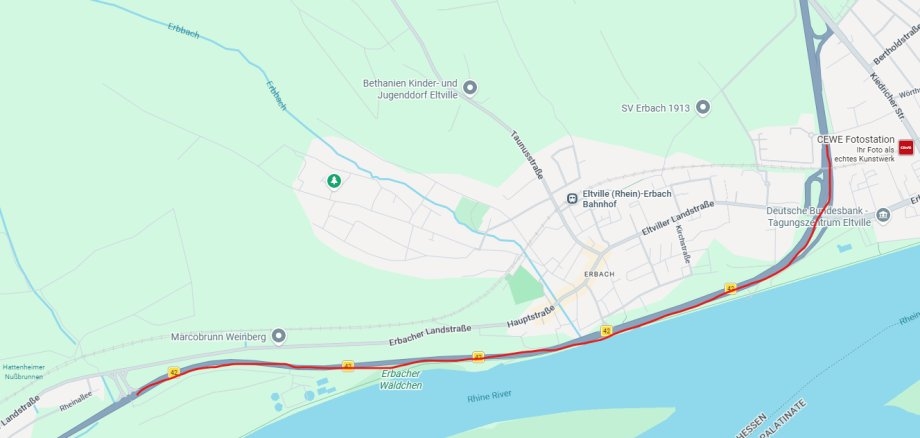 Darstellung einer Landkarte mit einer roten eingezeichneten Linie auf der Bundesstraße, die auf eine Sperrung hinweist.