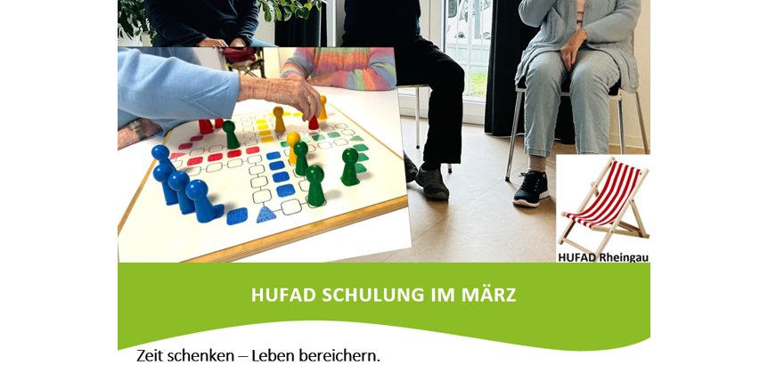 Auf dem HIntergrundbild sieht man den Unterkörper dreier Personen, die auf Stühlen sitzen. Davor unten links ist ein weiteres Bild, auf dem man die Arme von zwei Frauen sieht, die vor einem Mensch-ärger-dich-nicht-Brett sitzen. Auf dem Brett stehen gelbe, rote, grüne und blaue Spielfiguren. Rechts unten auf einem weiteren Bild steht ein Liegestuhl aus Holz mit einem rot-weiß gestreiften Stoff.Unter den Bidern ist eine grüne Welle mit Text und weitere Informationen in schwarz auf weißem Untergrund. 