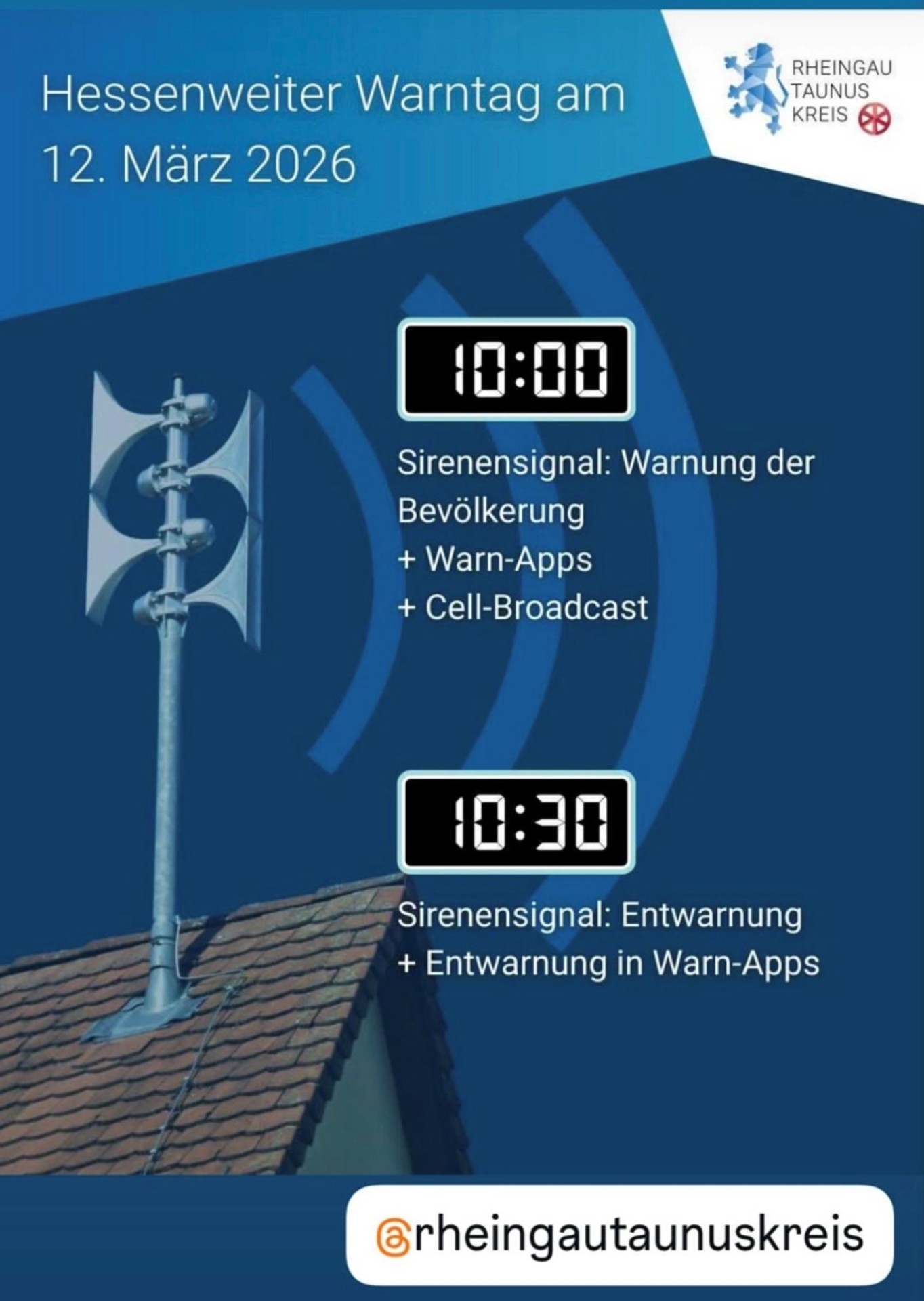 In Blautönen gehaltene Plakatwerbung. Auf einem Dach mit roten Dachziegeln und beiger Fassadenfarbe steht eine silberne Metallstange mit vier silberne Sirene, zwei davon zeigen in die eine und zwei in die entgegengesetzte Richtung.